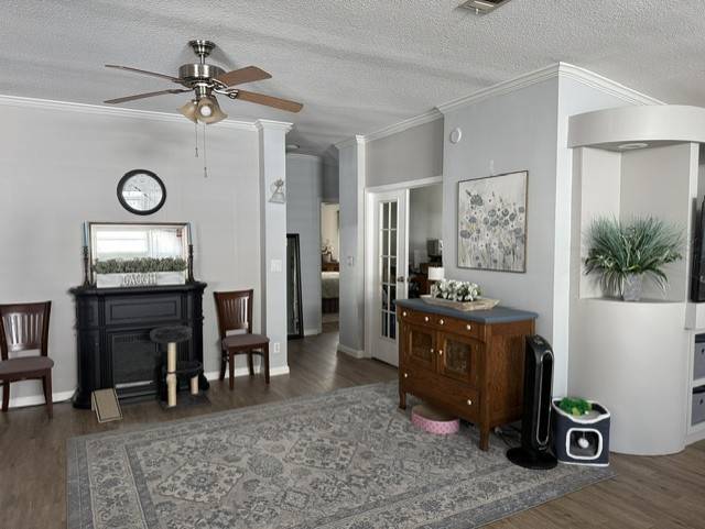Spacious 1920 SqFt.  Upgraded Kitchen, New Roof, flooring. thumbnail 6