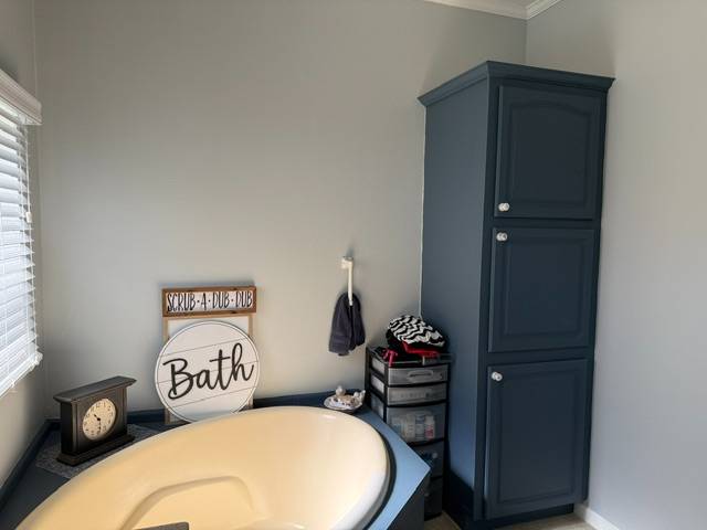 Spacious 1920 SqFt.  Upgraded Kitchen, New Roof, flooring. thumbnail 14