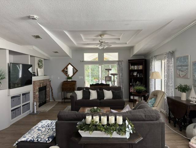 Spacious 1920 SqFt.  Upgraded Kitchen, New Roof, flooring. thumbnail 3