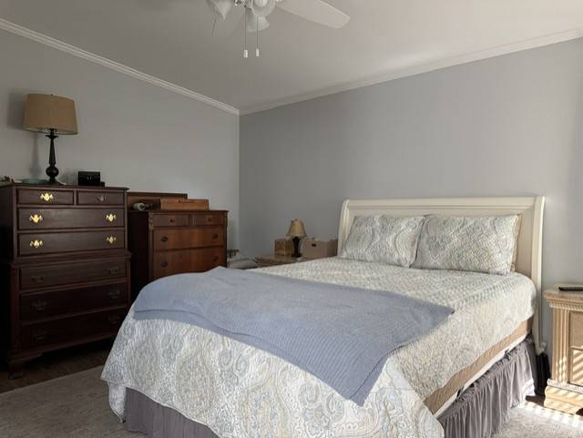 Spacious 1920 SqFt.  Upgraded Kitchen, New Roof, flooring. thumbnail 12