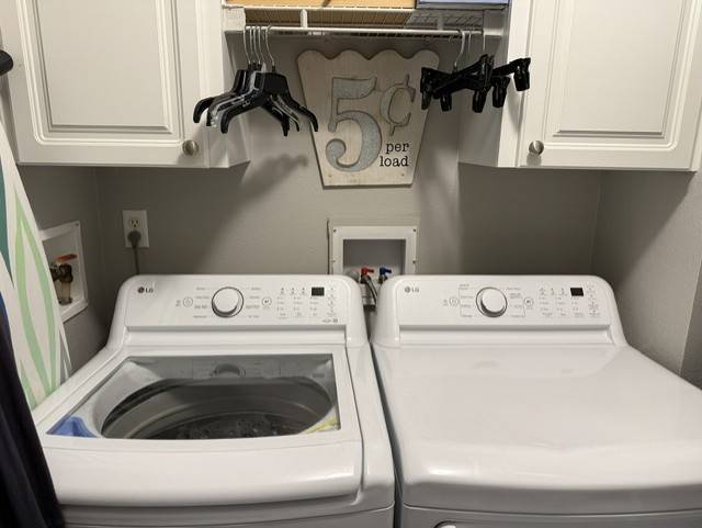 Spacious 1920 SqFt.  Upgraded Kitchen, New Roof, flooring. thumbnail 24