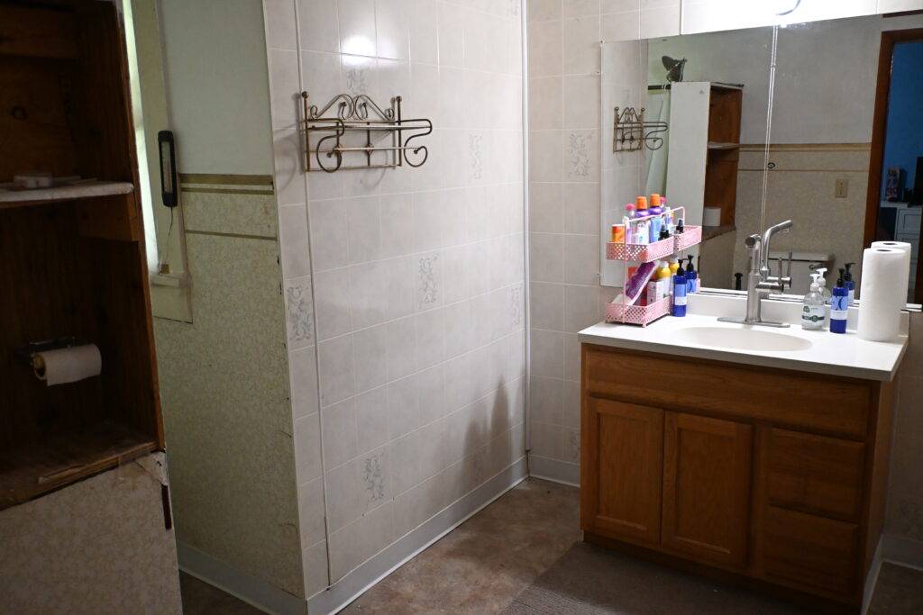 Photo 13 of 24 of home listing at 160 N 10th Avenue, Burwell, NE 68823