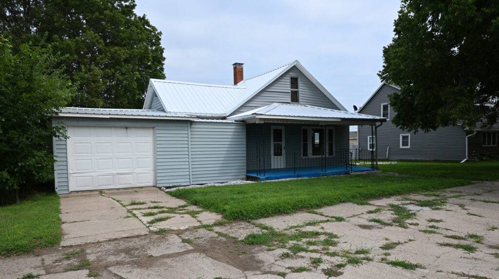 Photo 2 of 24 of home listing at 160 N 10th Avenue, Burwell, NE 68823
