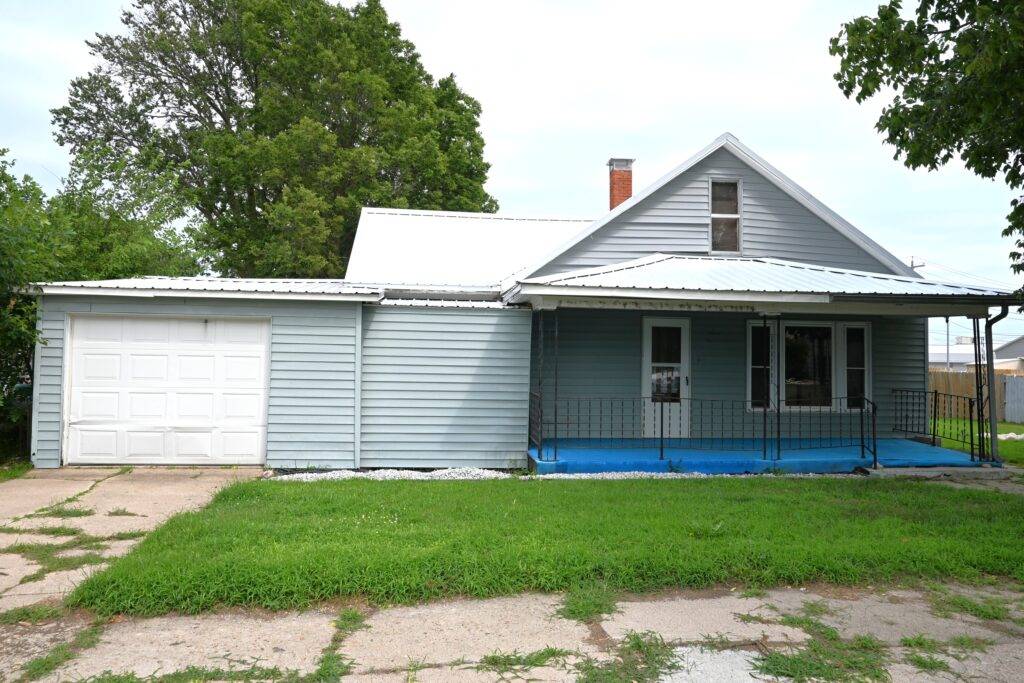 Photo 1 of 24 of home listing at 160 N 10th Avenue, Burwell, NE 68823
