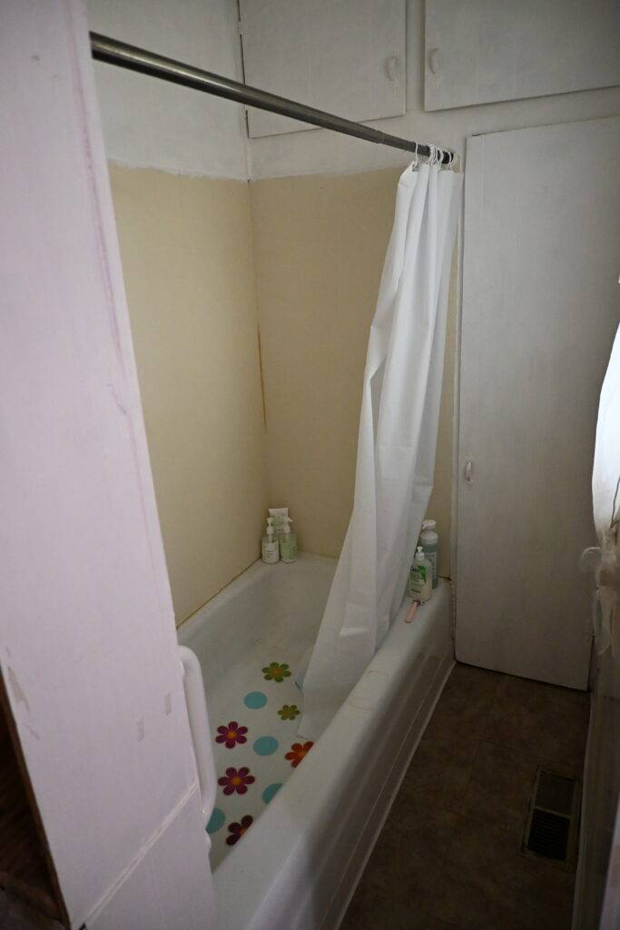Photo 14 of 24 of home listing at 160 N 10th Avenue, Burwell, NE 68823