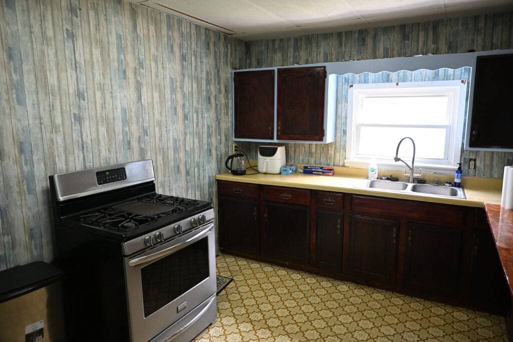Photo 8 of 24 of home listing at 160 N 10th Avenue, Burwell, NE 68823