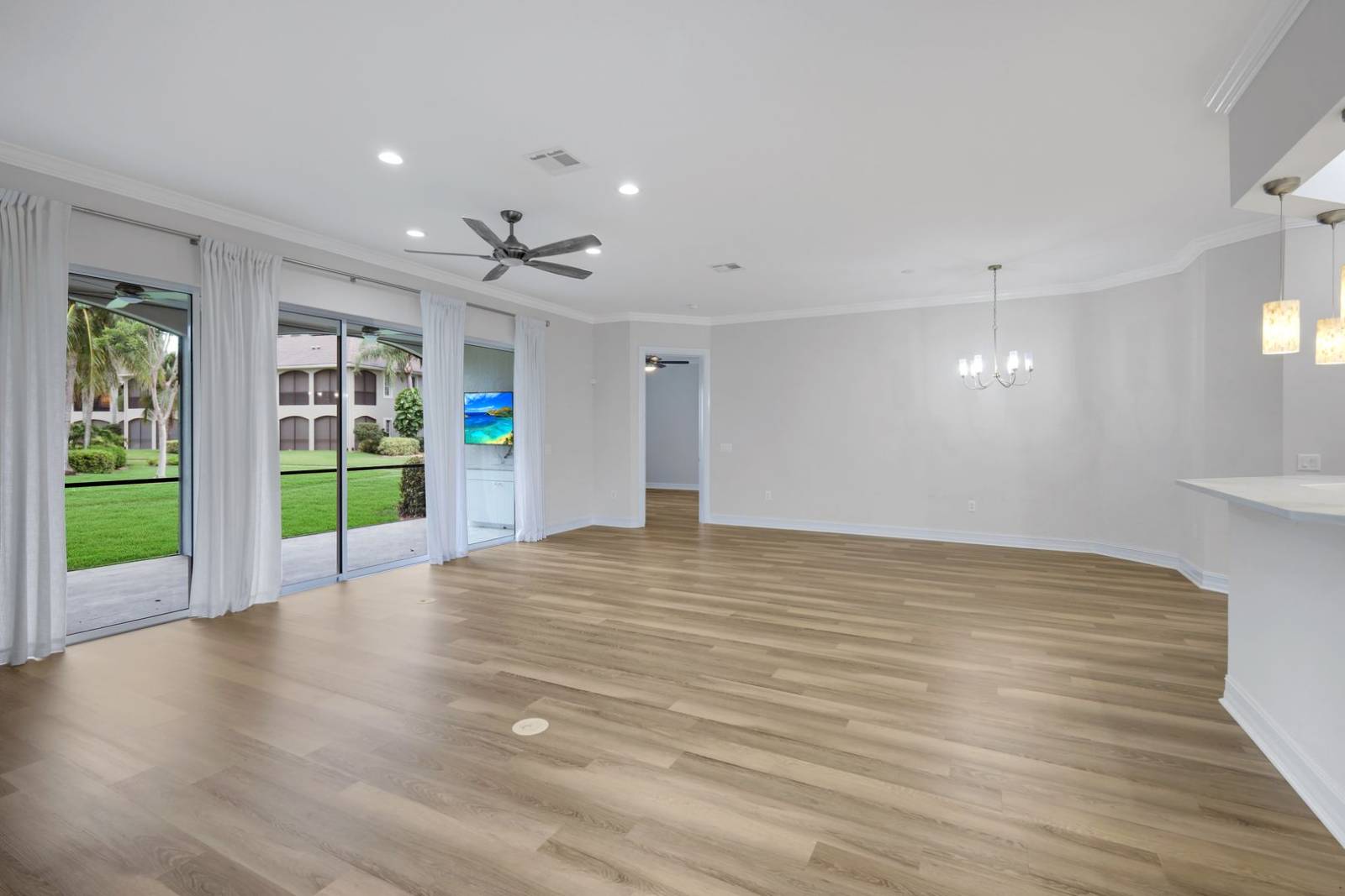 5021 Maxwell Cir, Naples, FL 34105