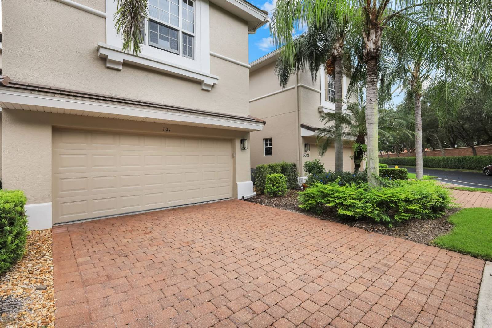 5021 Maxwell Cir, Naples, FL 34105