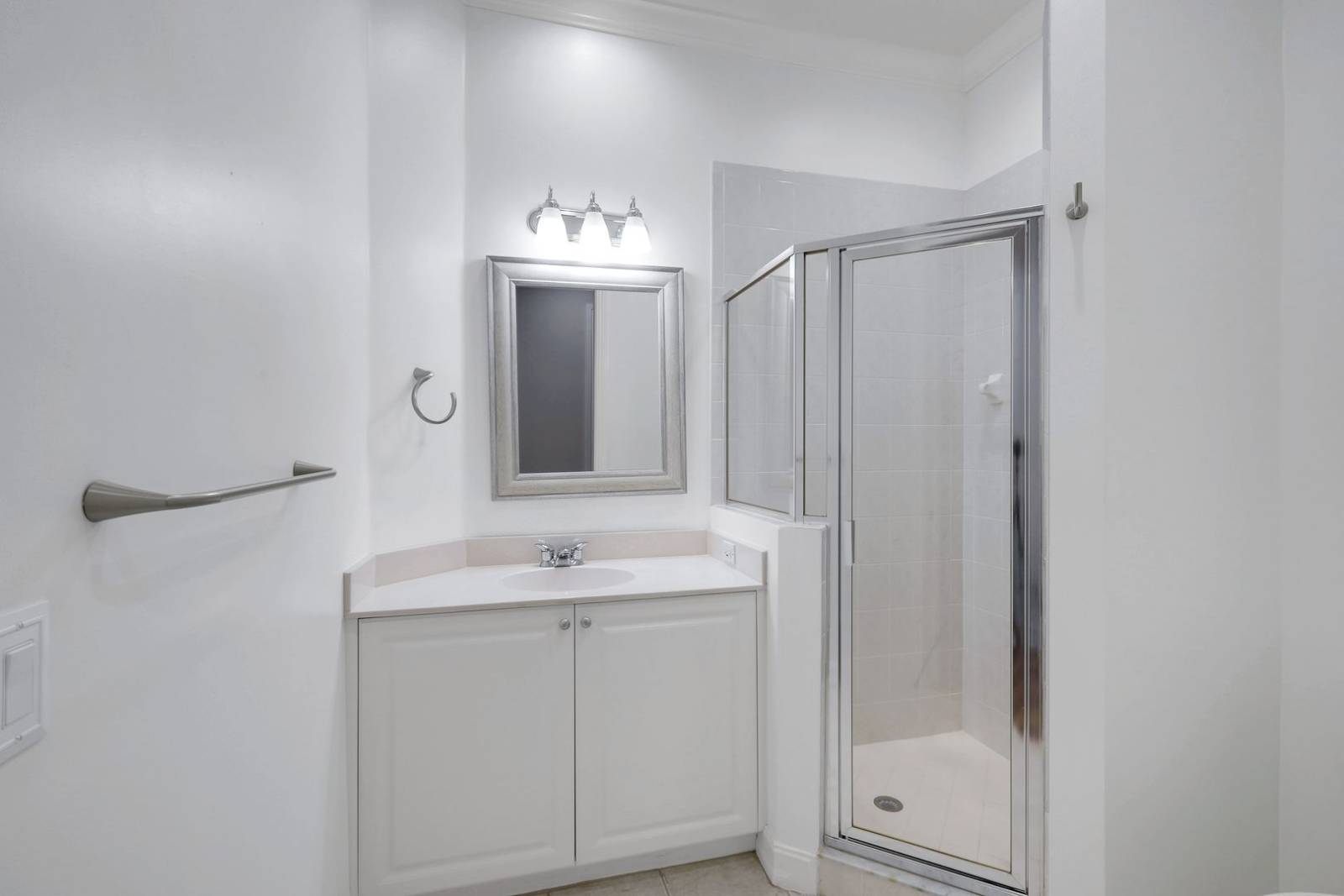 5021 Maxwell Cir, Naples, FL 34105