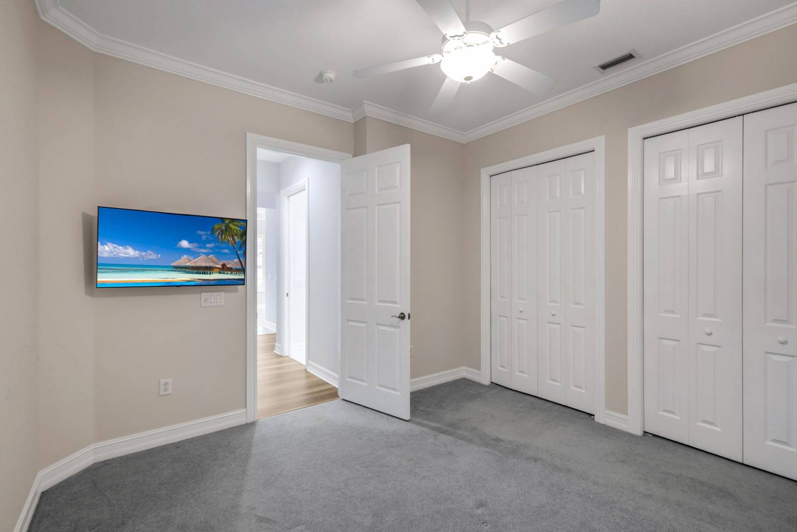 5021 Maxwell Cir, Naples, FL 34105
