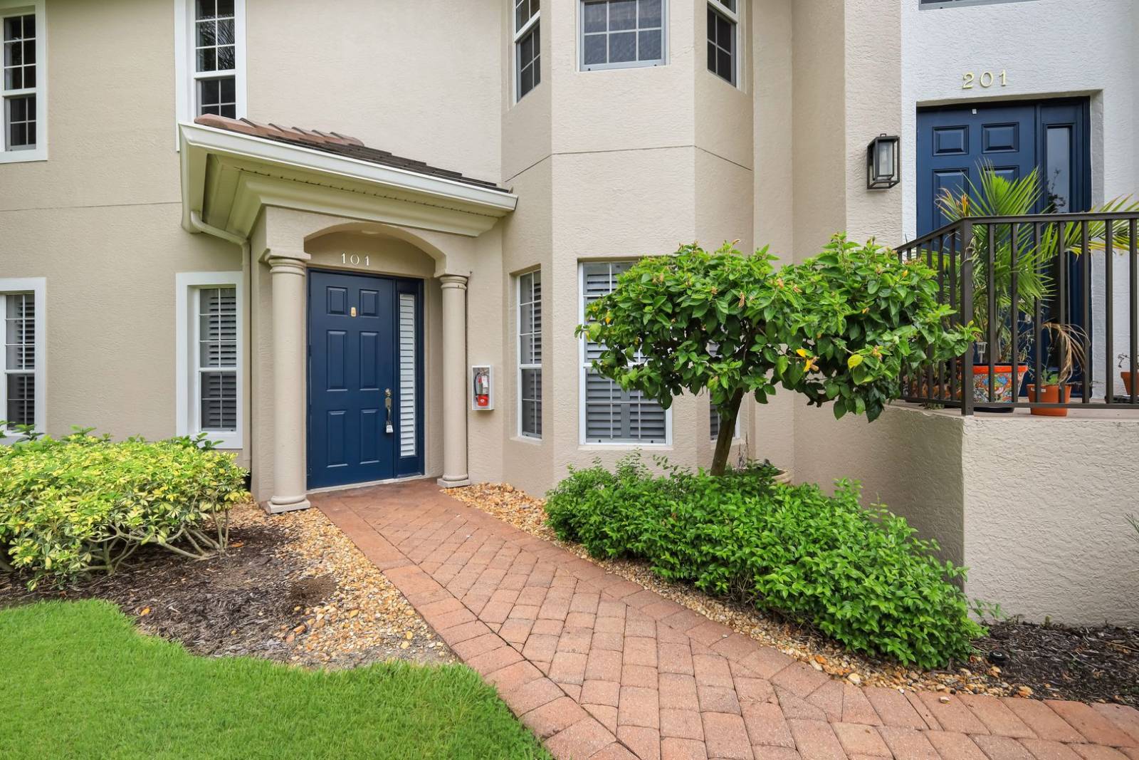 5021 Maxwell Cir, Naples, FL 34105