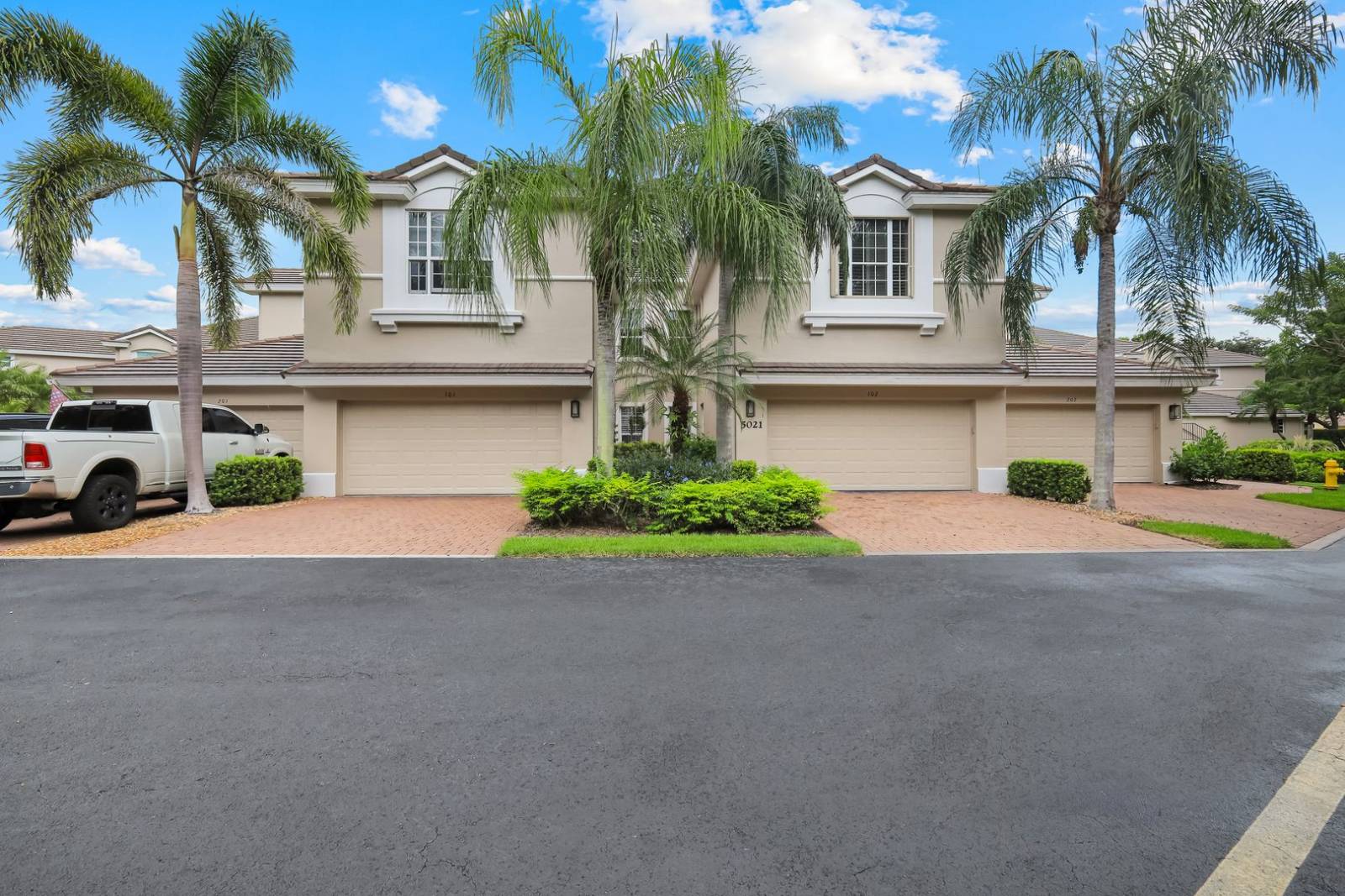 5021 Maxwell Cir, Naples, FL 34105