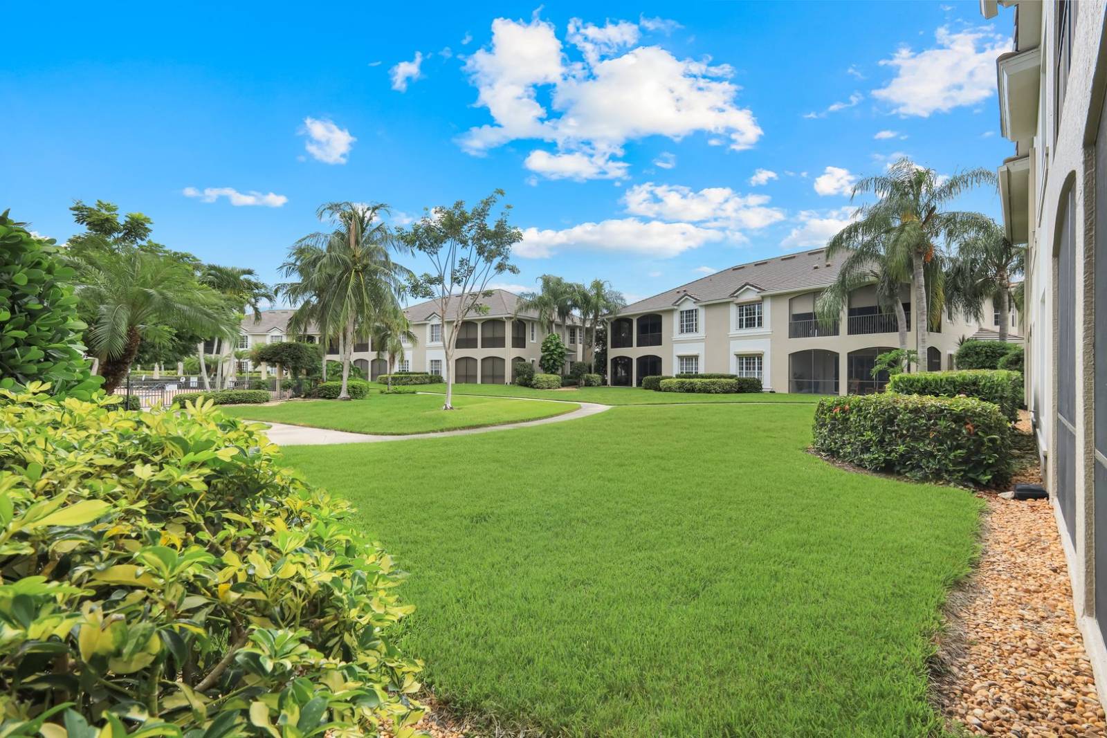 5021 Maxwell Cir, Naples, FL 34105