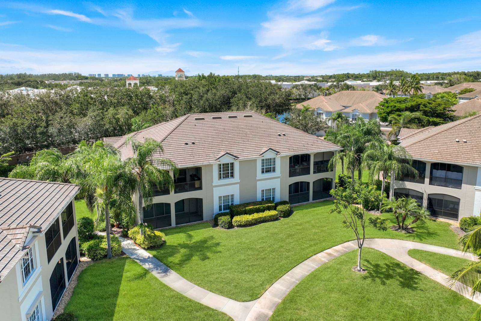 5021 Maxwell Cir, Naples, FL 34105