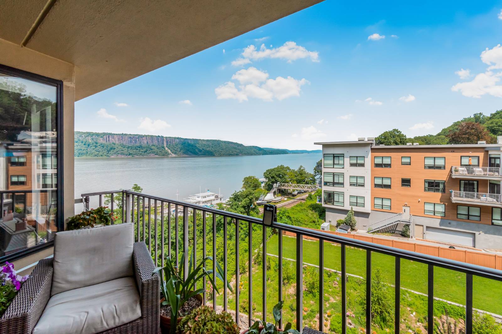 1155 Warburton Avenue, #5A