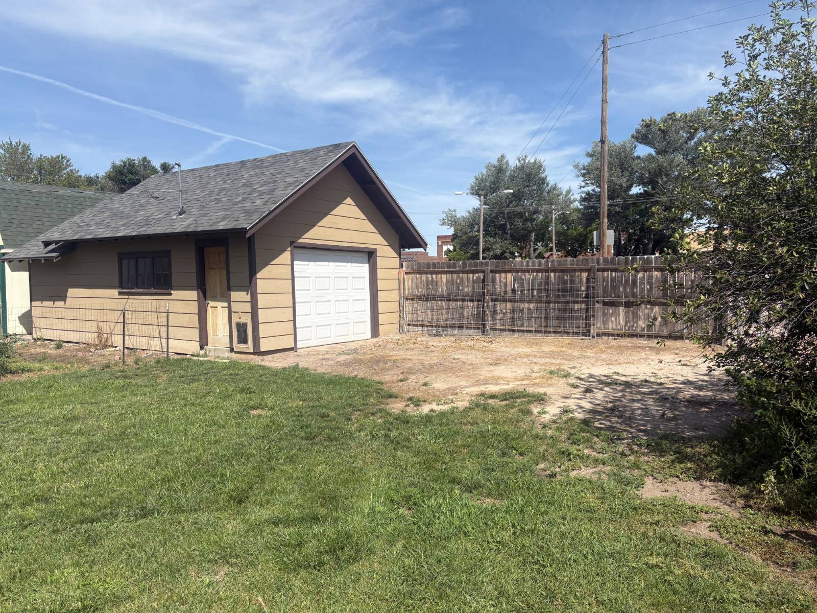 Photo 4 of 22 of home listing at 813 Custer St., Hemingford, NE 69348
