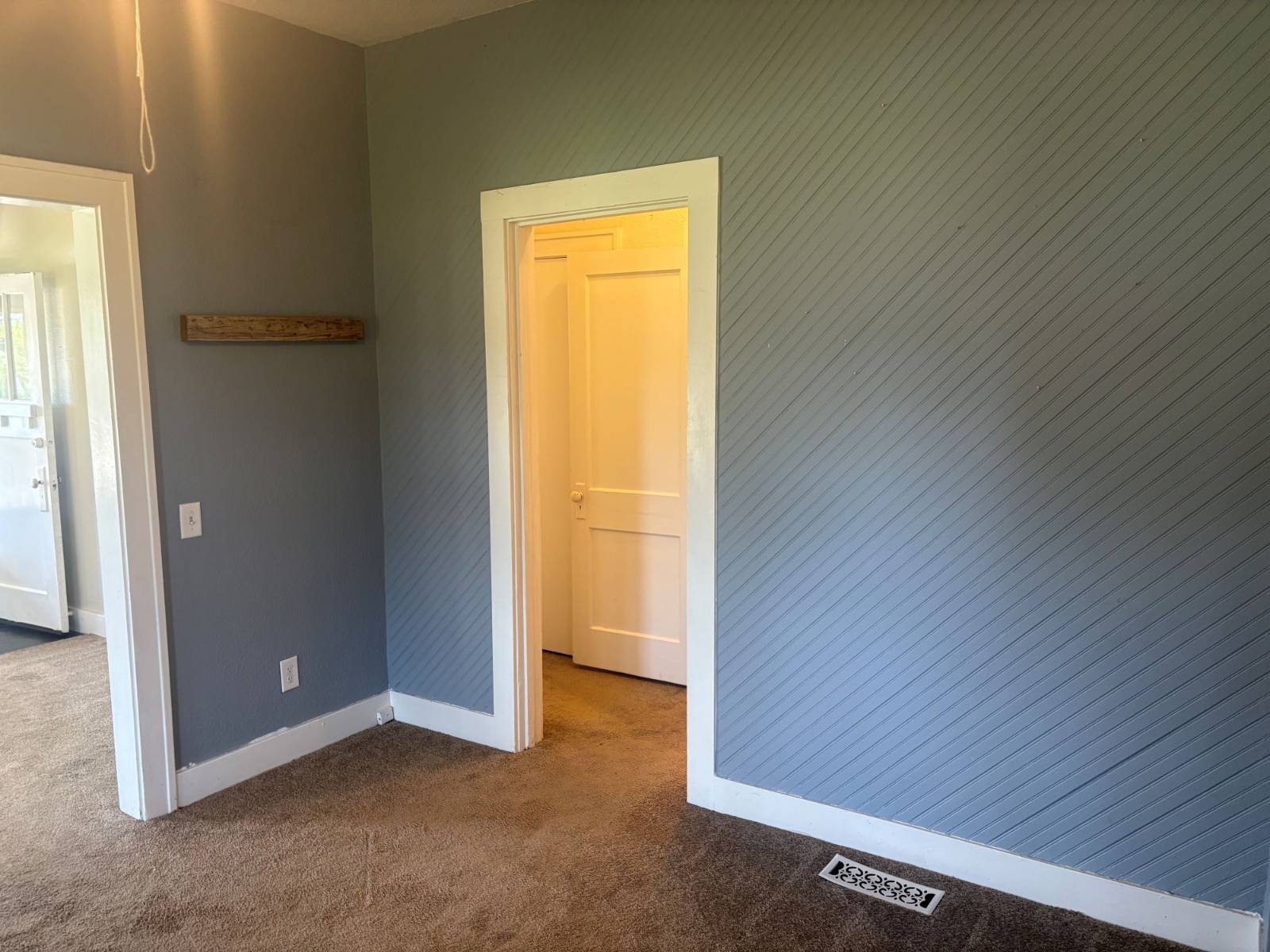 Photo 8 of 22 of home listing at 813 Custer St., Hemingford, NE 69348