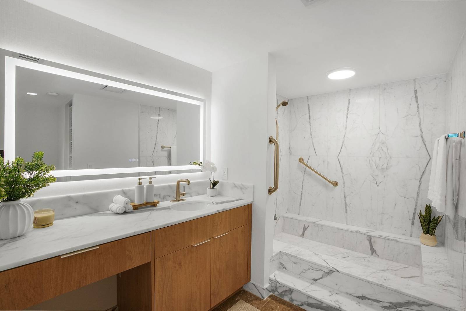155 Ocean Lane Dr, #103, Key Biscayne, FL 33149