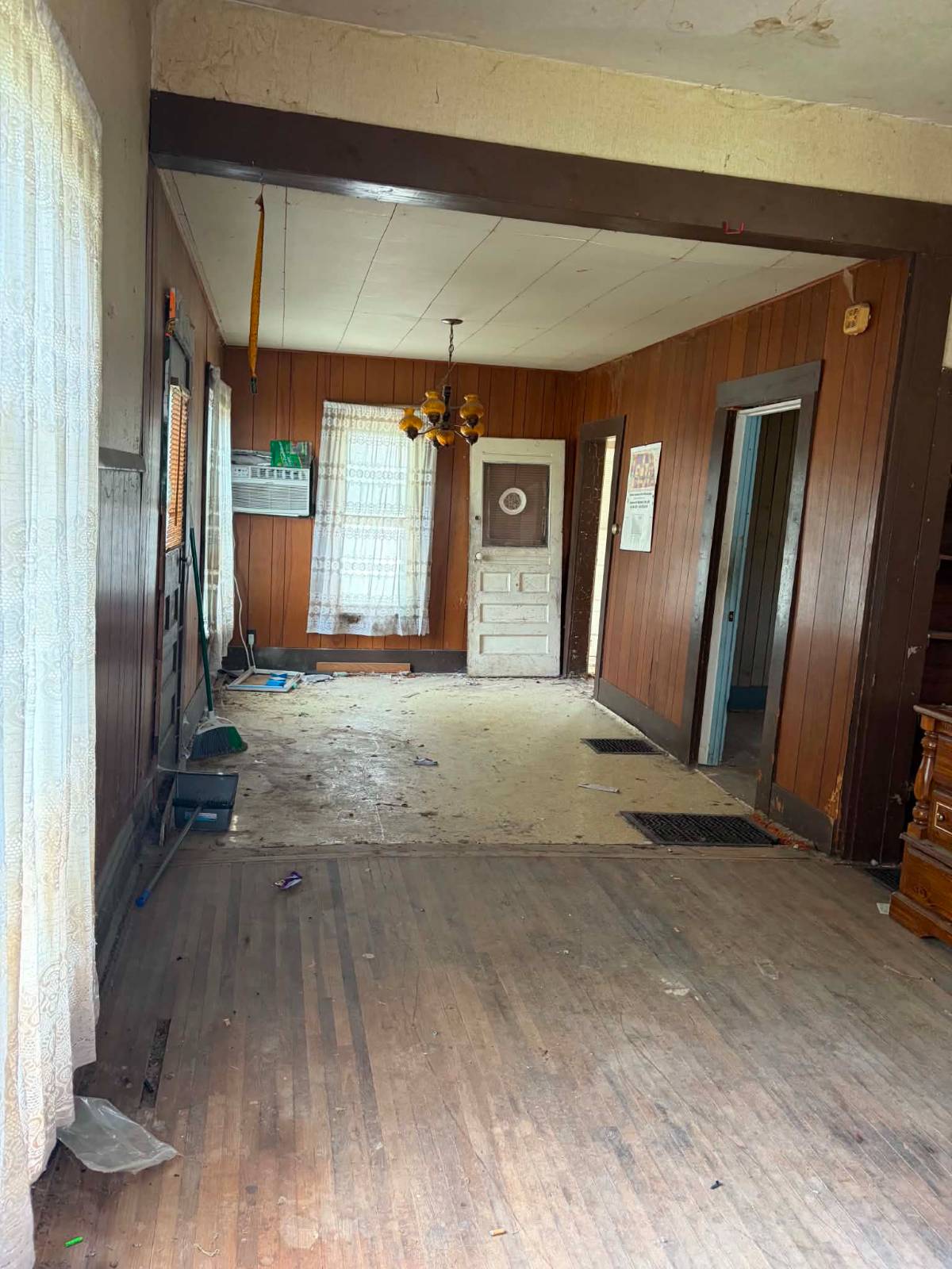 Photo 9 of 22 of home listing at 689 Park Street, Syracuse, NE 68446