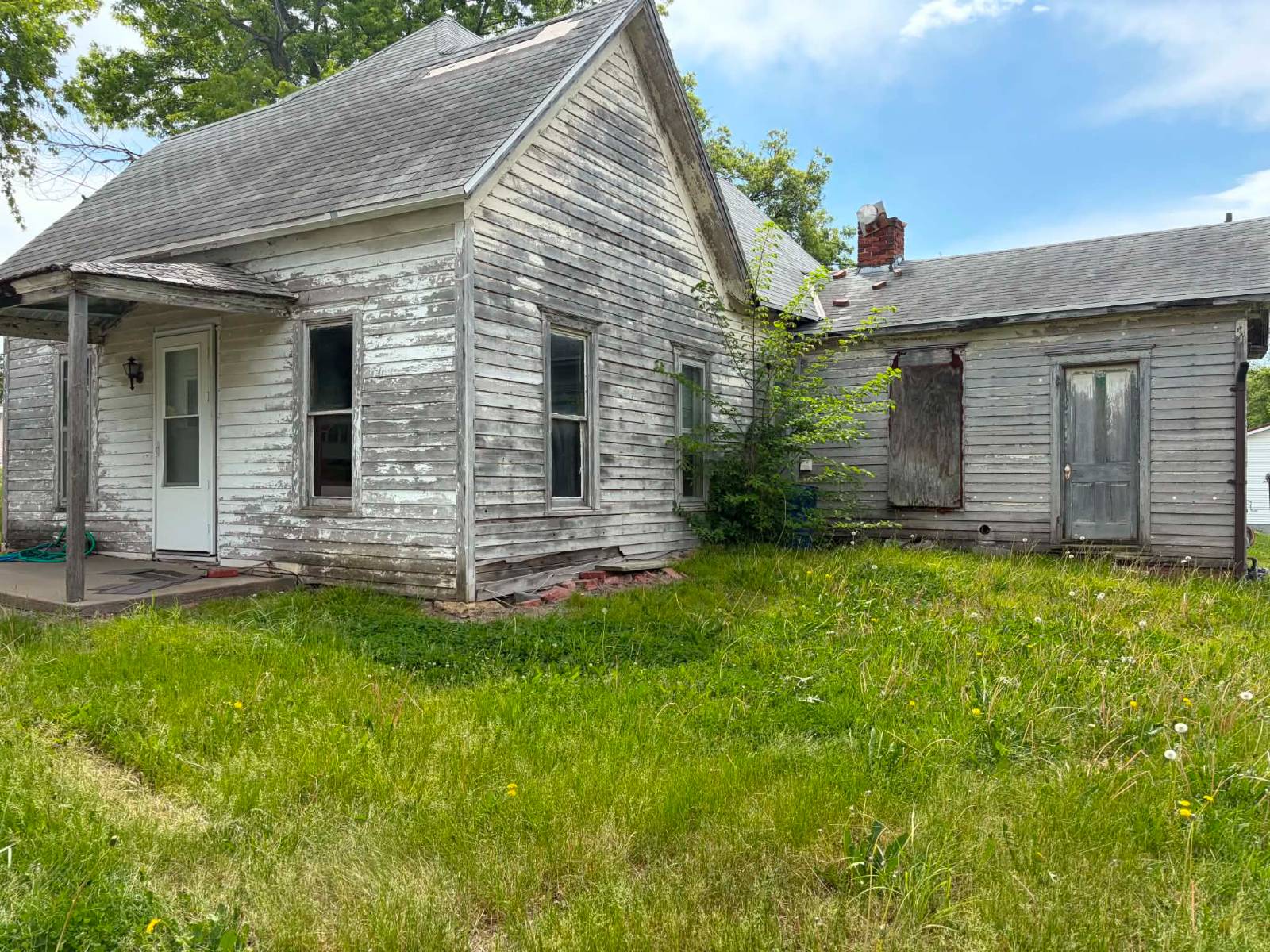 Photo 6 of 22 of home listing at 689 Park Street, Syracuse, NE 68446