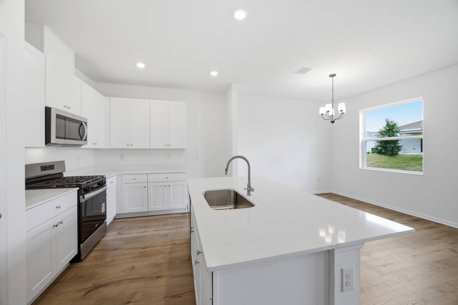 5727 Hiawassee Rd, Okahumpka, FL 34762