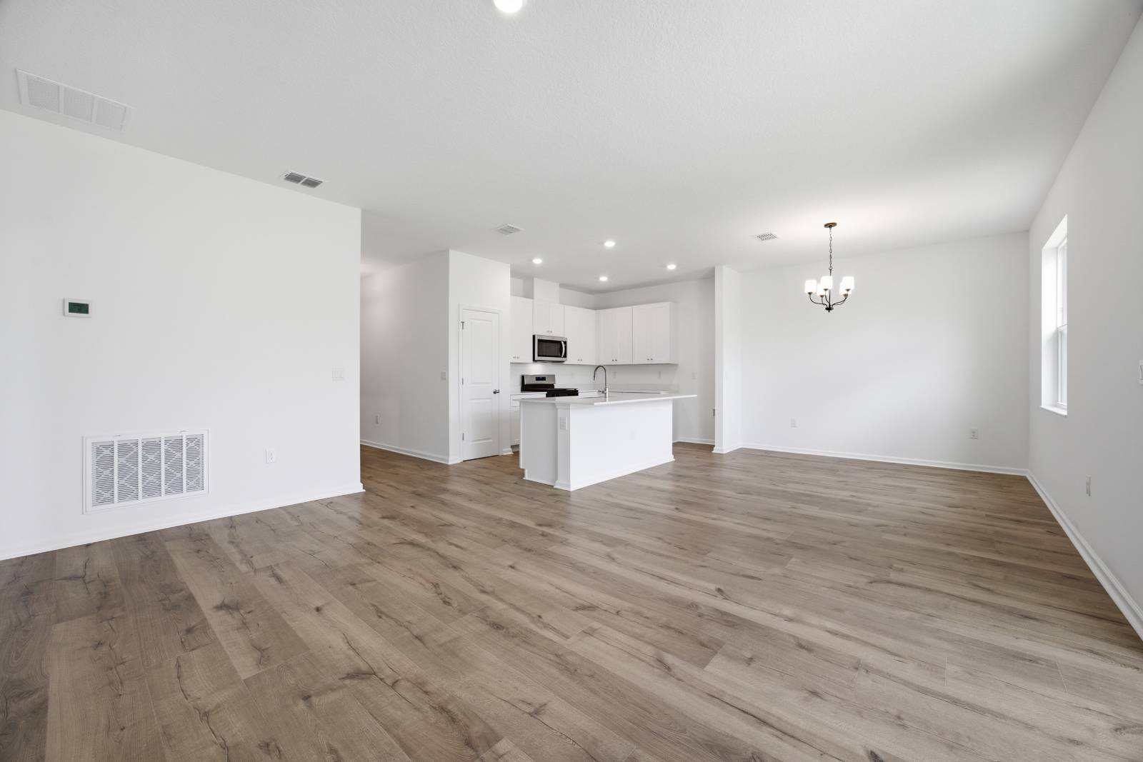 5727 Hiawassee Rd, Okahumpka, FL 34762