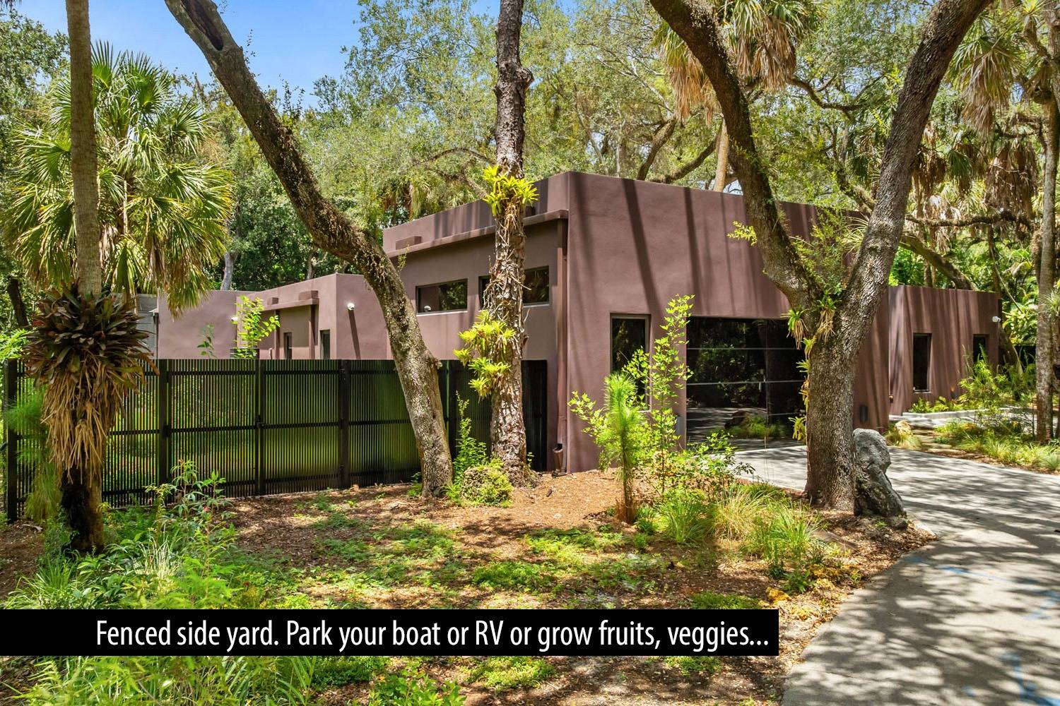 2111 Tanbark Ln, Fort Lauderdale, FL 33312