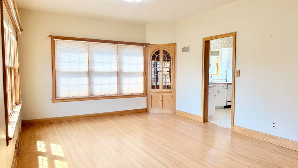 Photo 2 of 20 of home listing at 215 Lake Street, Chadron, NE 69337