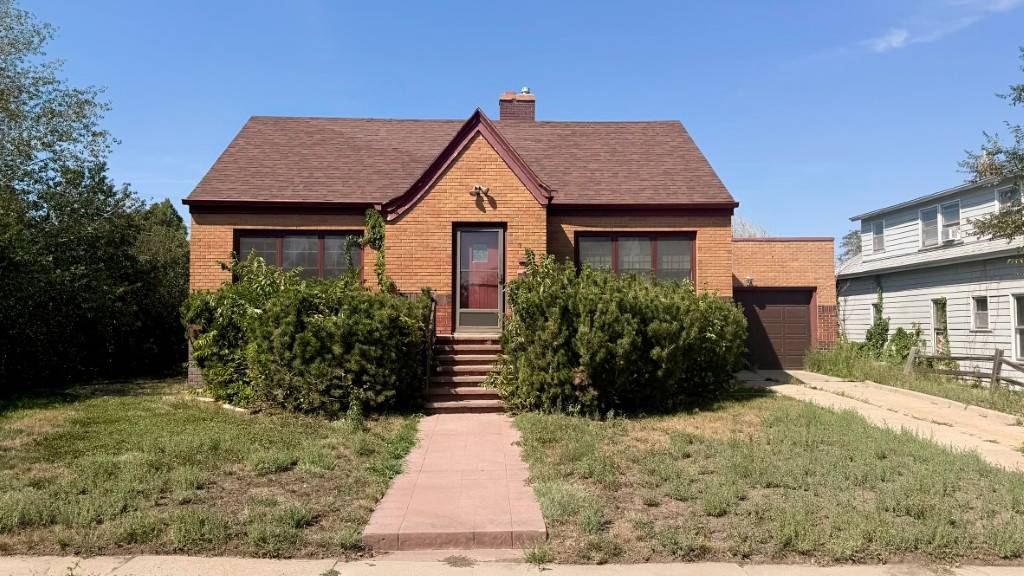 Photo 1 of 20 of home listing at 215 Lake Street, Chadron, NE 69337
