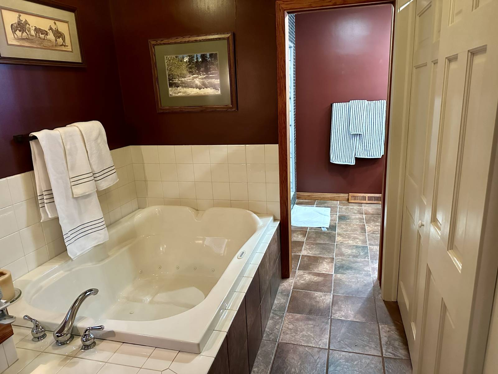Photo 16 of 23 of home listing at 2020 Spalding Dr, Holdrege, NE 68949
