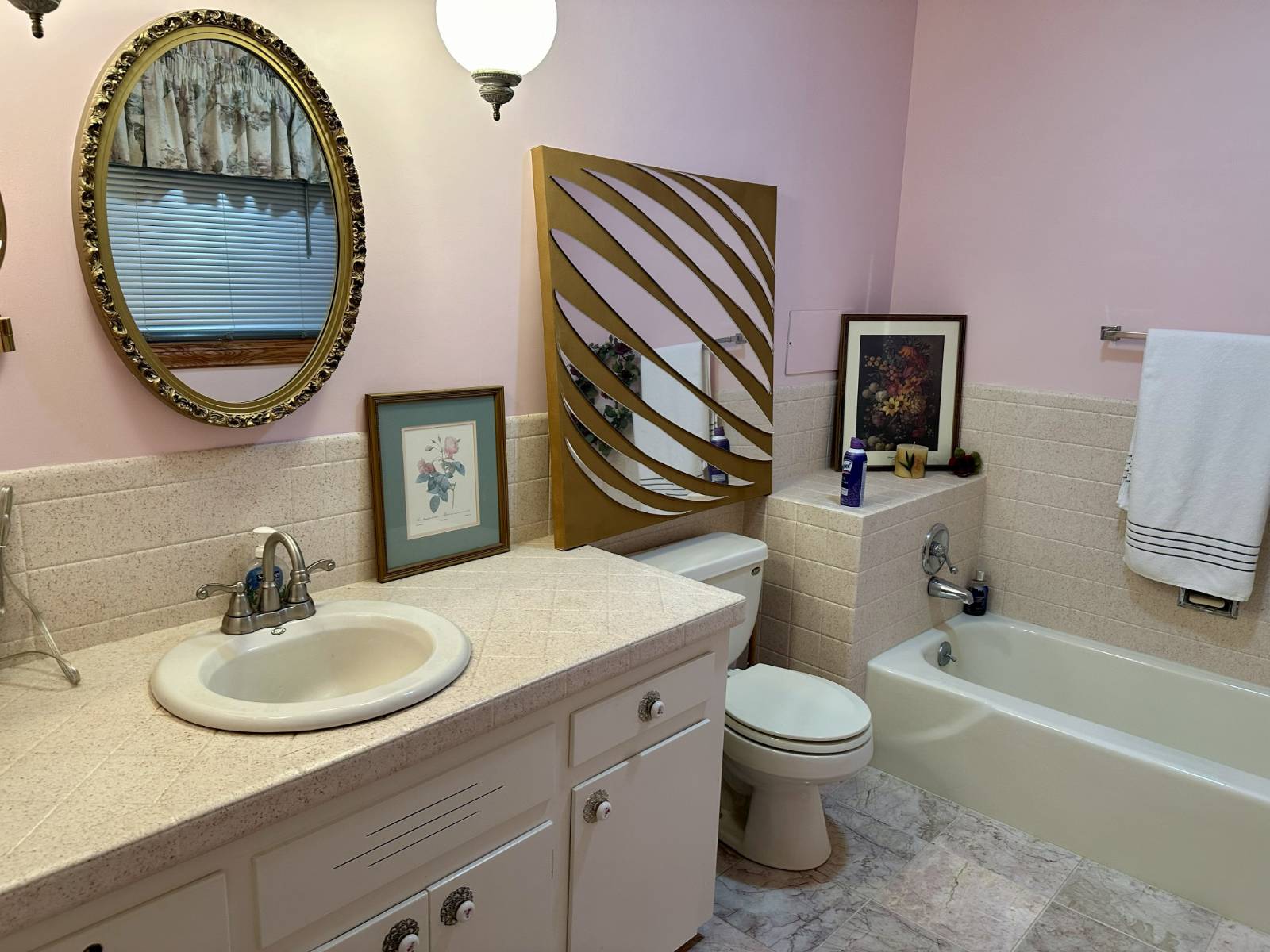 Photo 15 of 23 of home listing at 2020 Spalding Dr, Holdrege, NE 68949