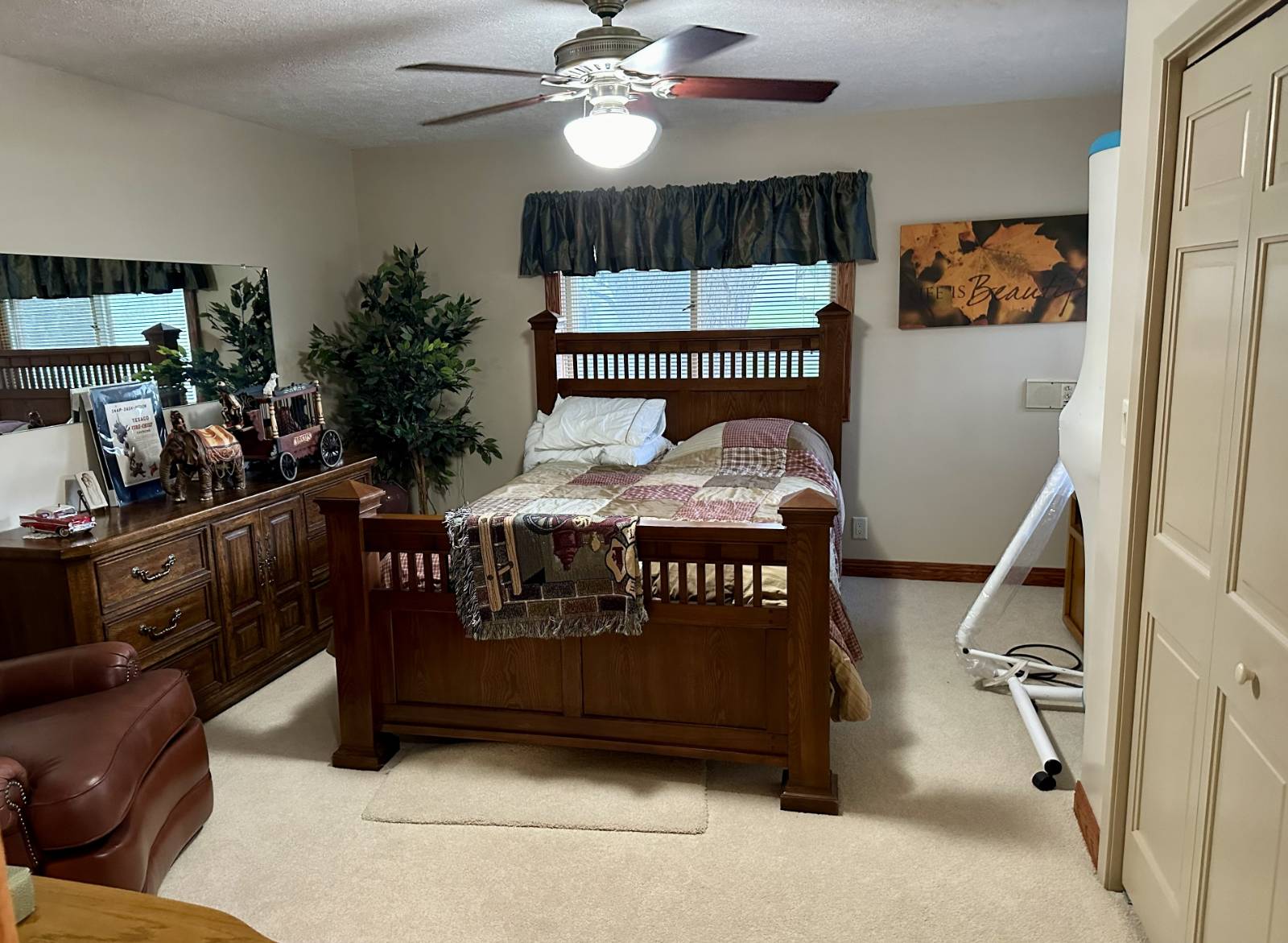 Photo 18 of 23 of home listing at 2020 Spalding Dr, Holdrege, NE 68949