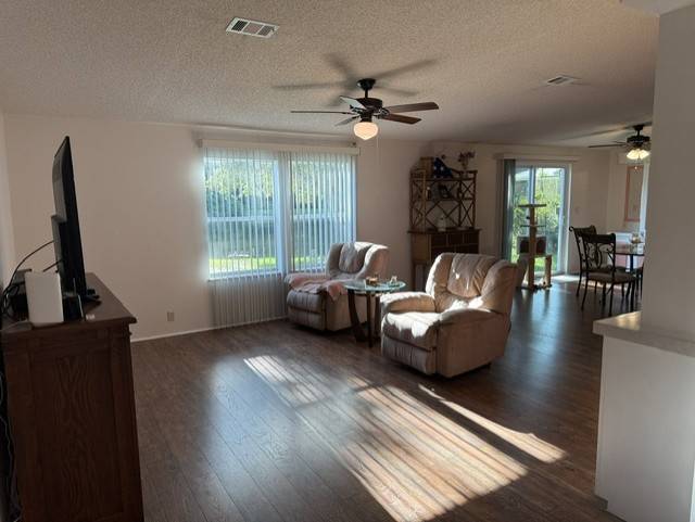 Waterfront living with an incredible all-weathered lanai. thumbnail 19