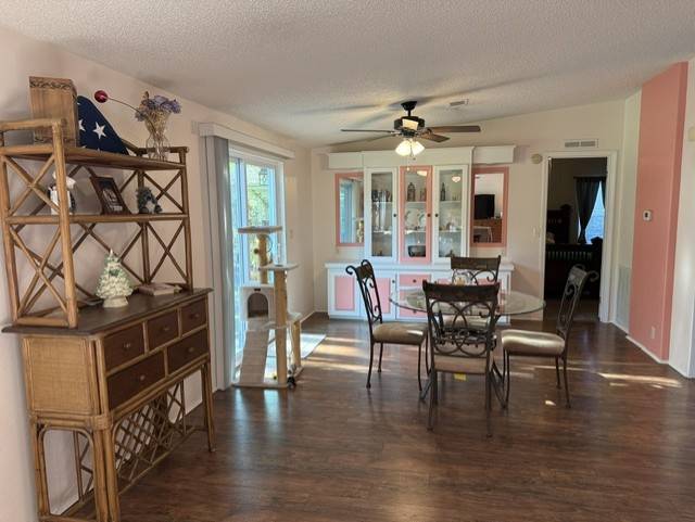 Waterfront living with an incredible all-weathered lanai. thumbnail 20