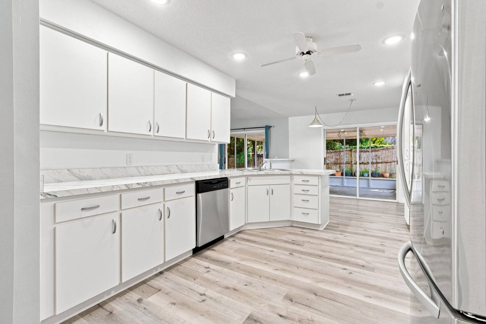 5636 Cypress St, Zephyrhills, FL 33542