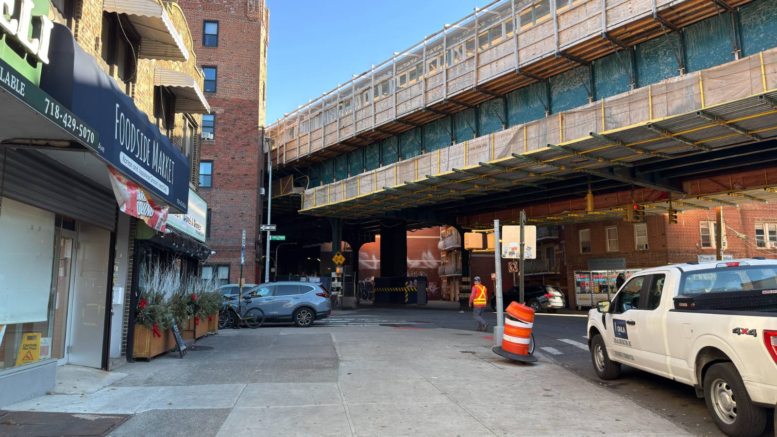51-27 43 Ave