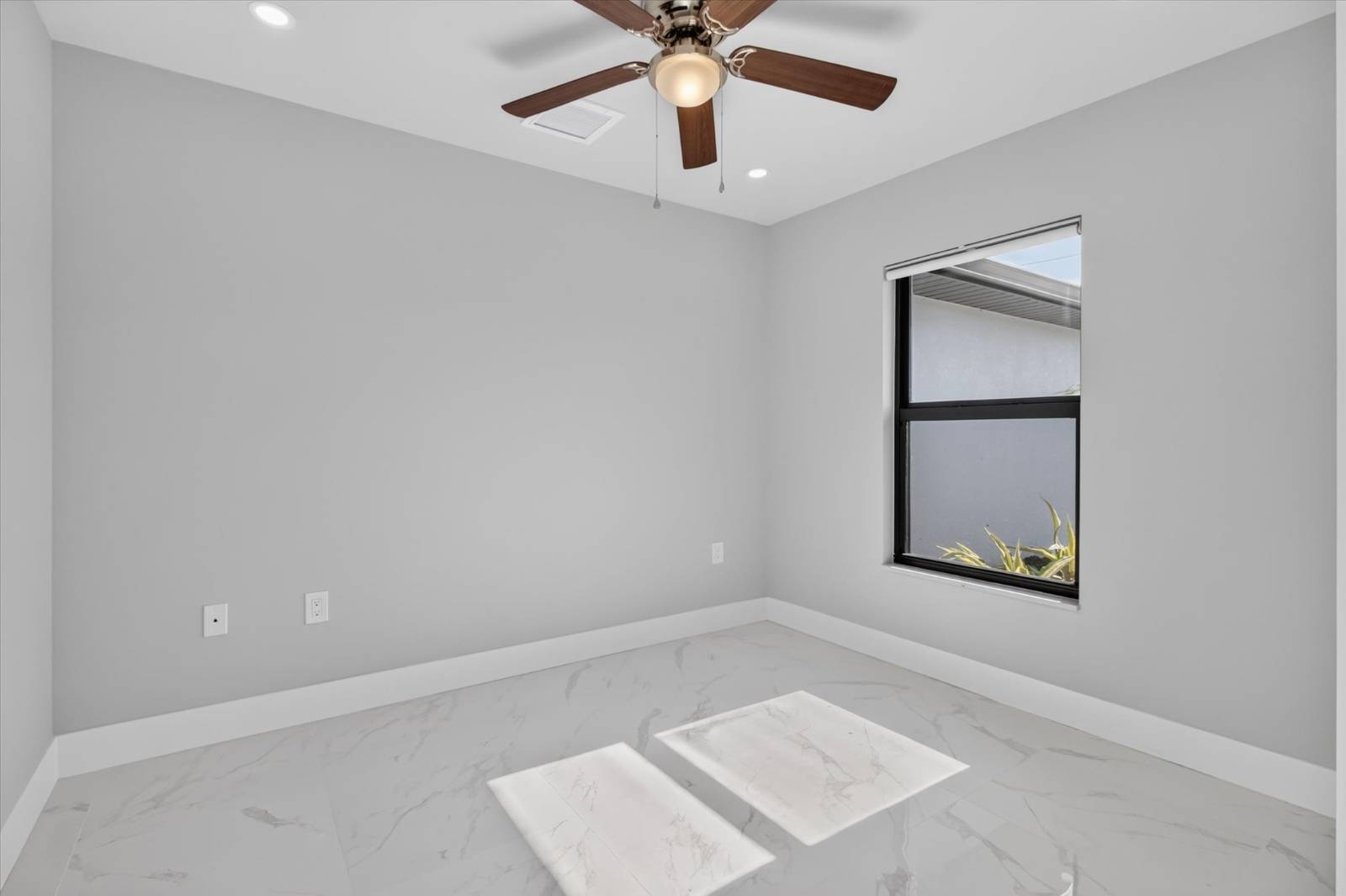 526 Wabasso S Ave, Lehigh Acres, FL 33974