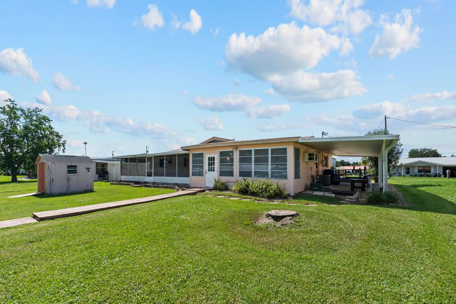 1630 Paradise Lane, Astor, FL 32102