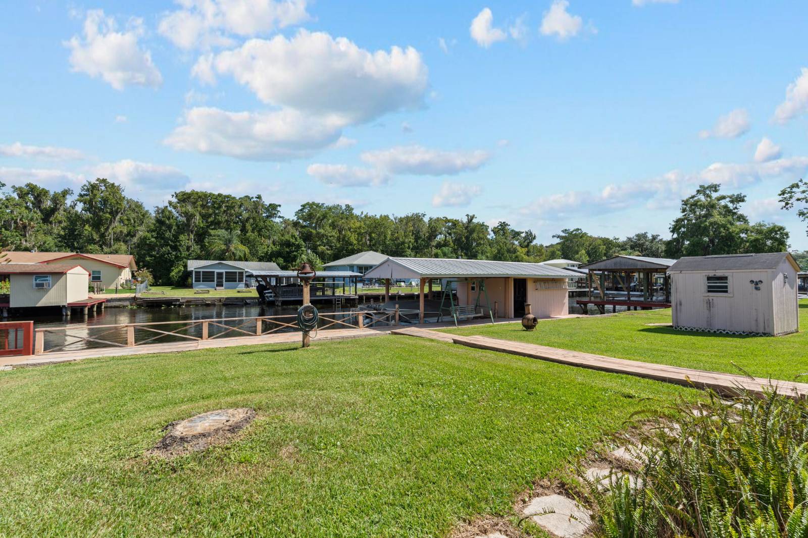 1630 Paradise Lane, Astor, FL 32102