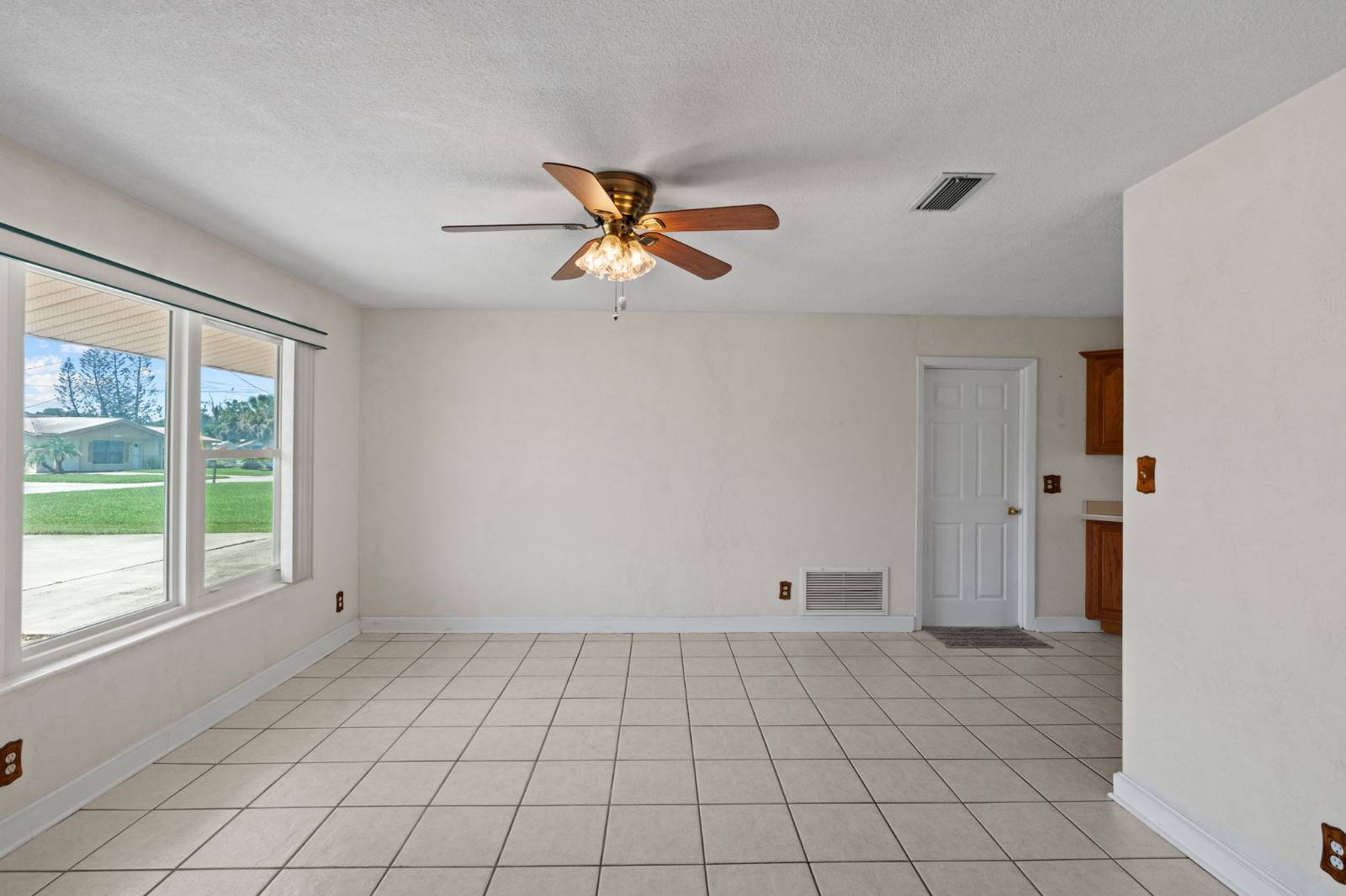 1630 Paradise Lane, Astor, FL 32102