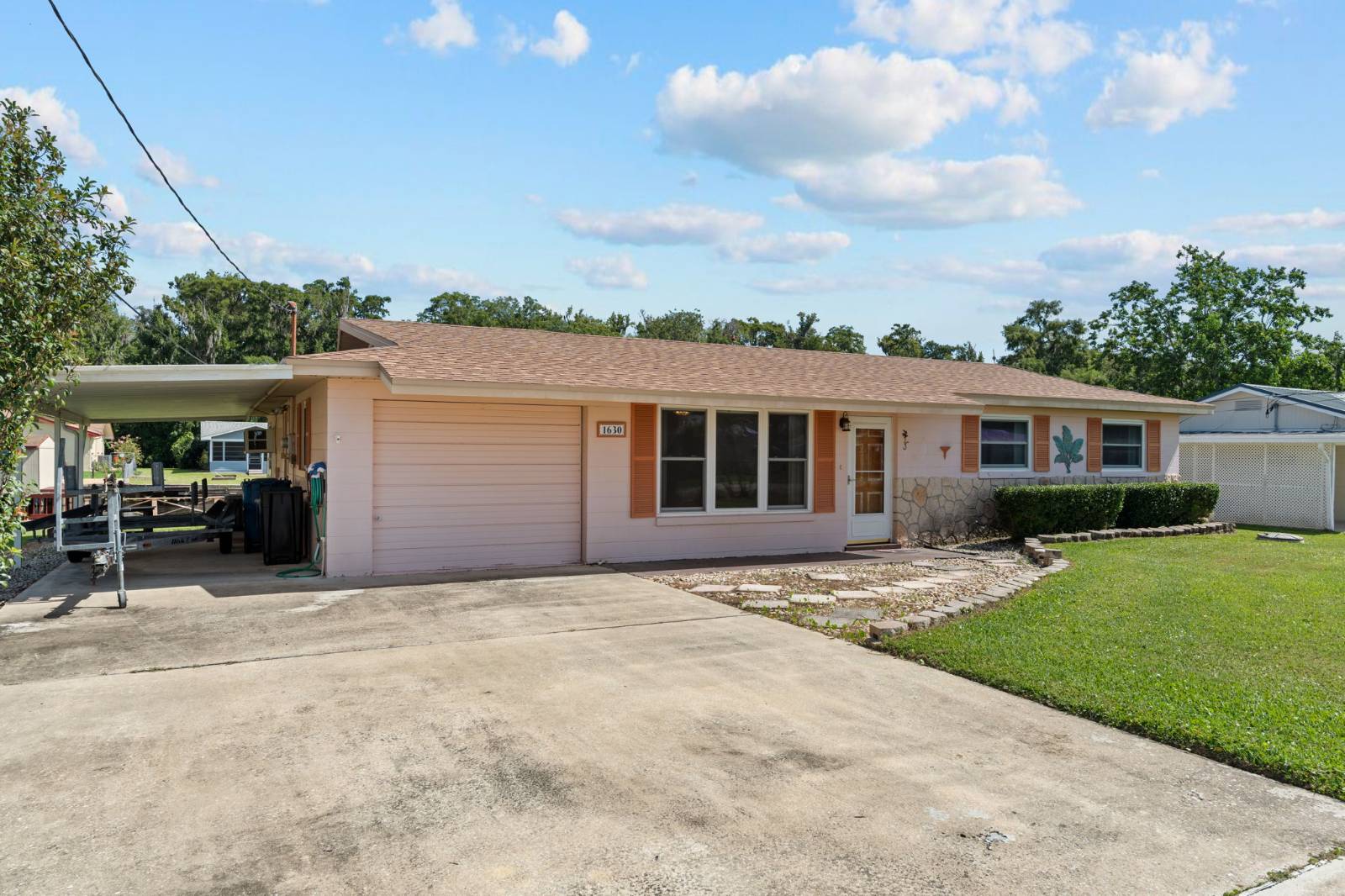 1630 Paradise Lane, Astor, FL 32102