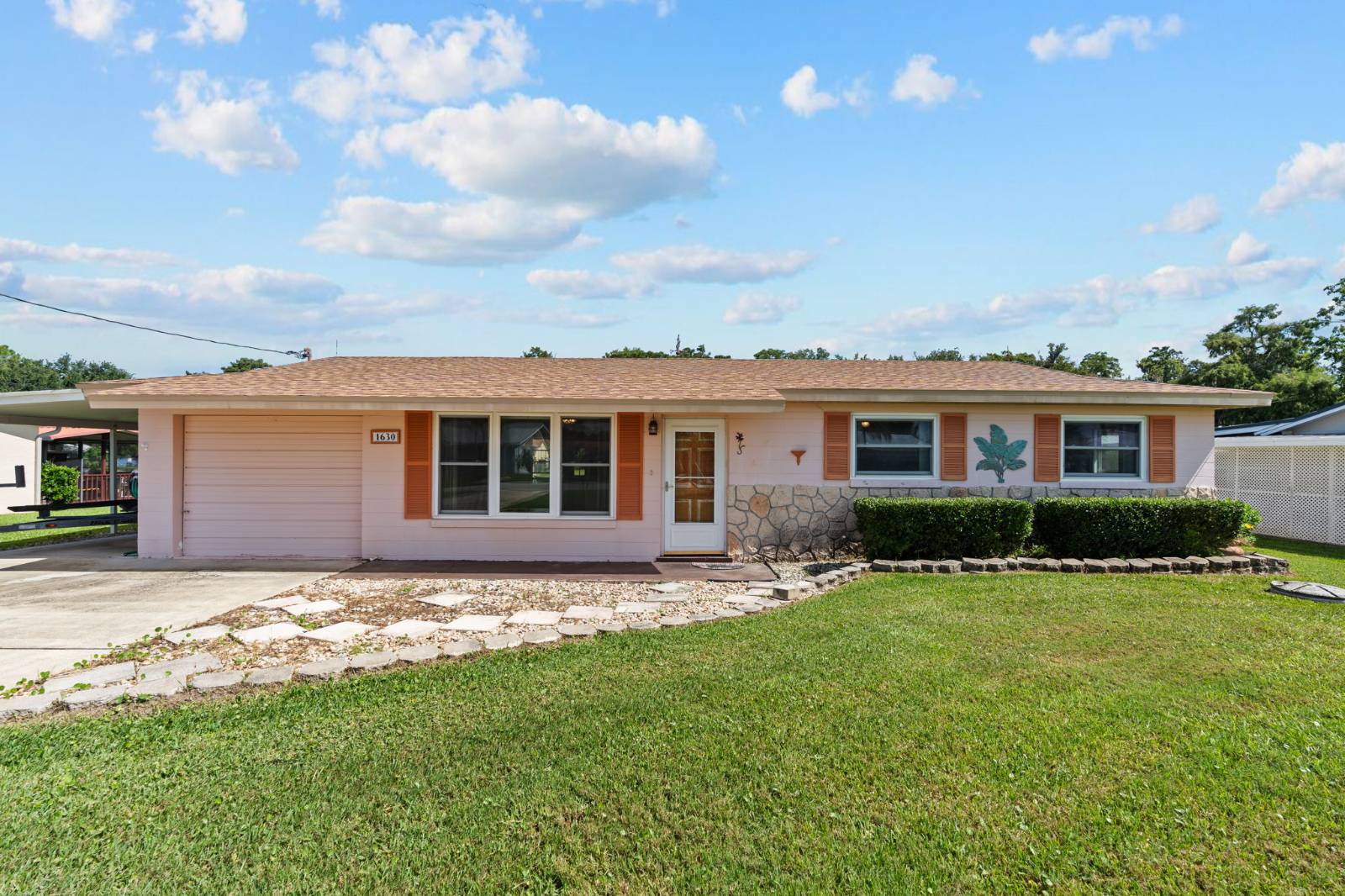 1630 Paradise Lane, Astor, FL 32102