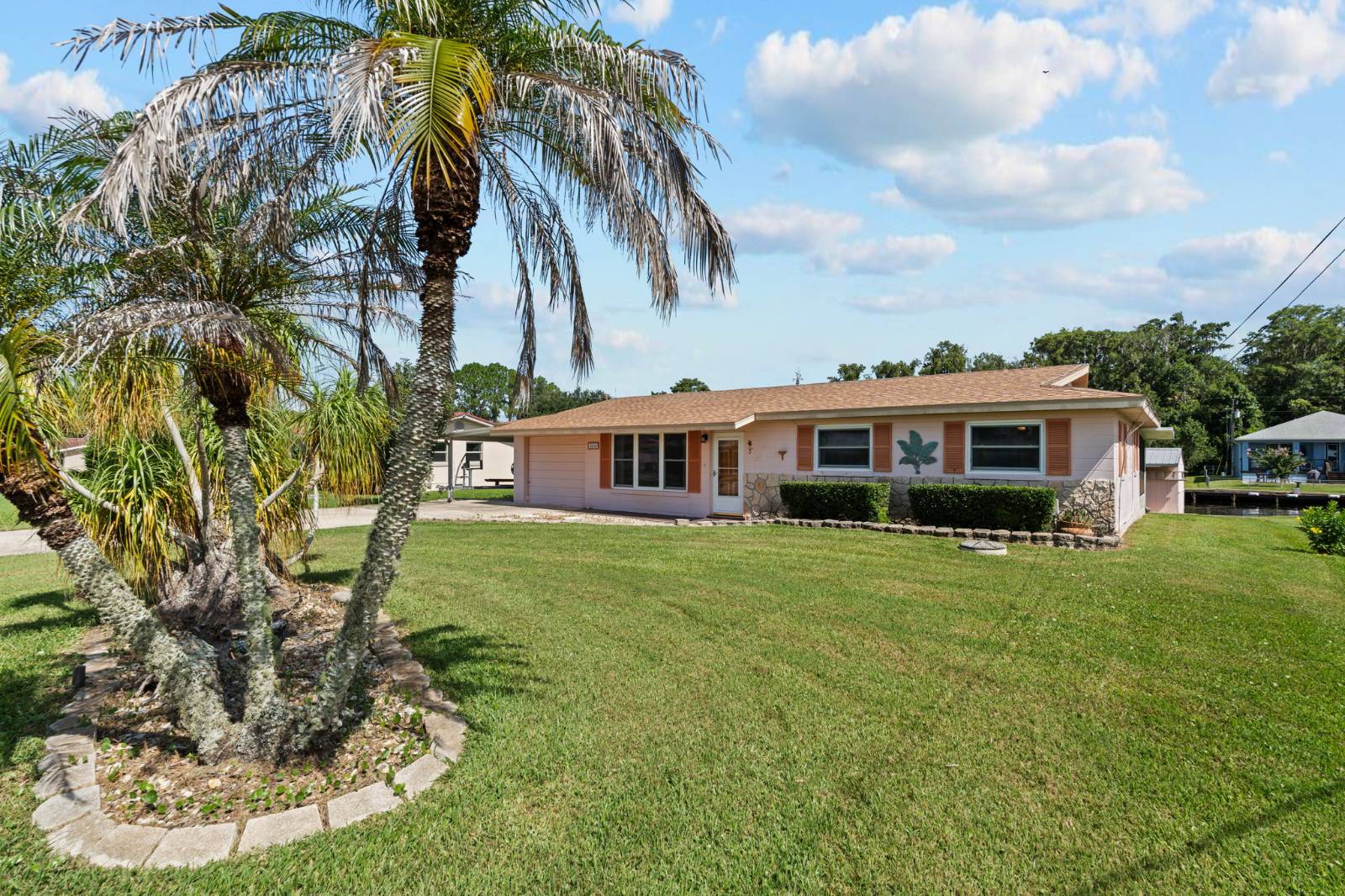 1630 Paradise Lane, Astor, FL 32102
