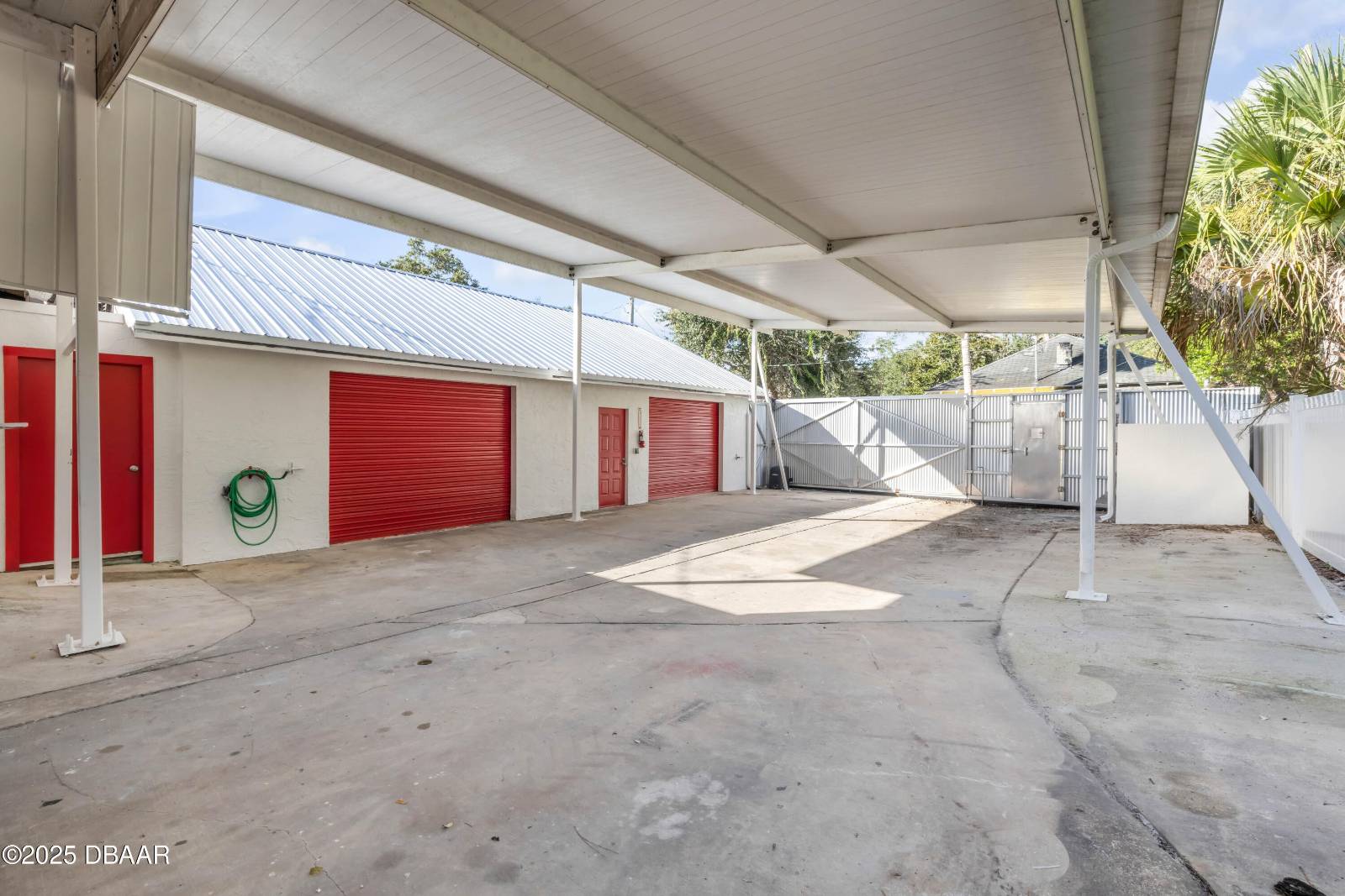 208 MAGNOLIA, New Smyrna Beach, FL 32168