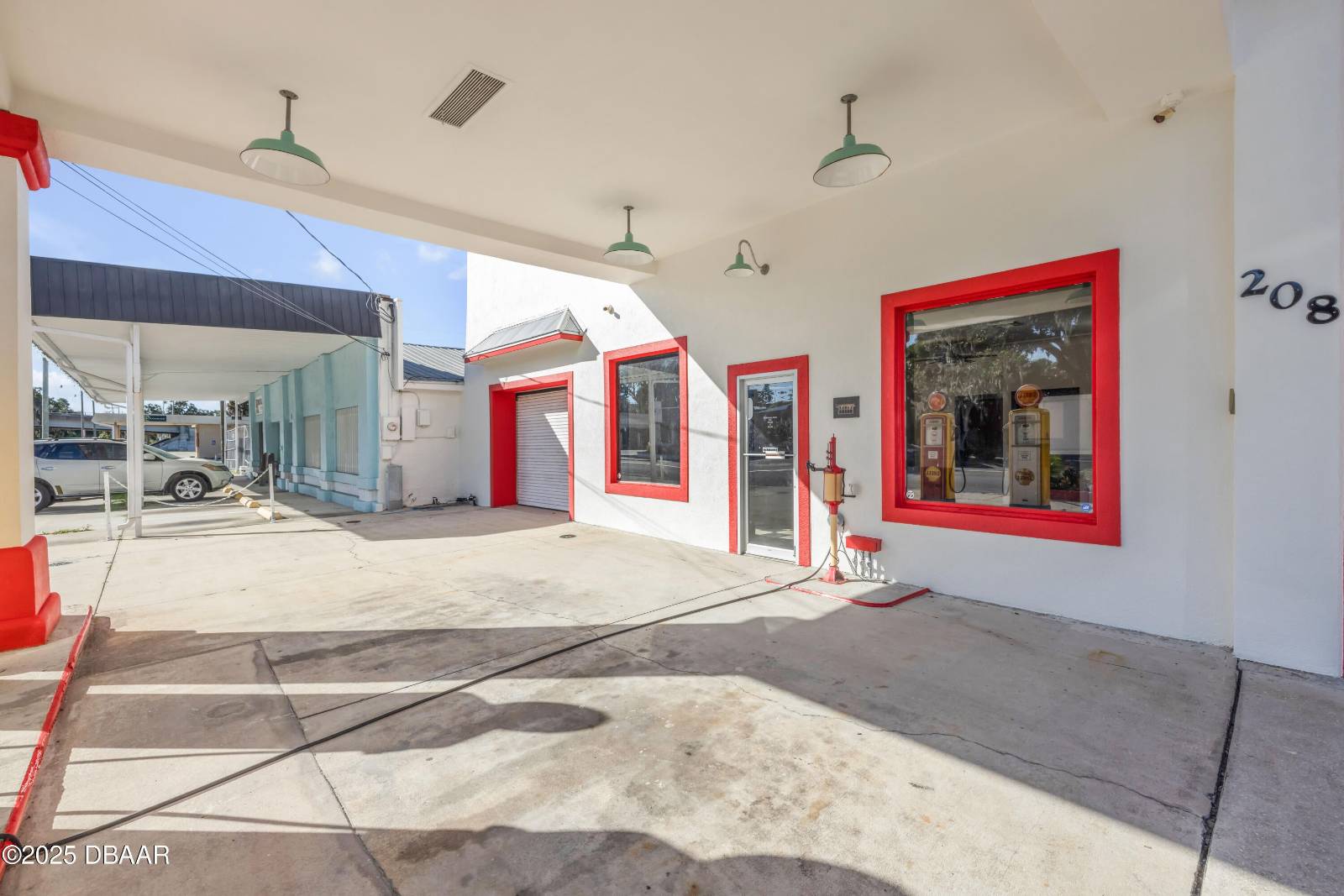 208 MAGNOLIA, New Smyrna Beach, FL 32168