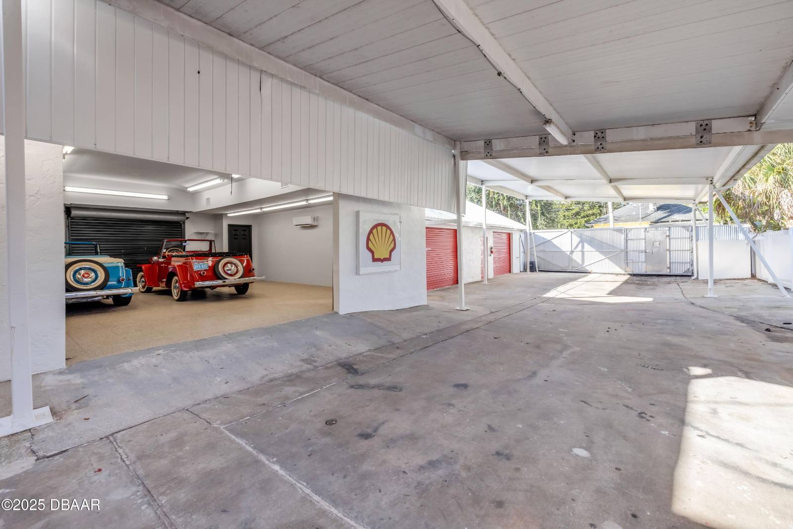 208 MAGNOLIA, New Smyrna Beach, FL 32168