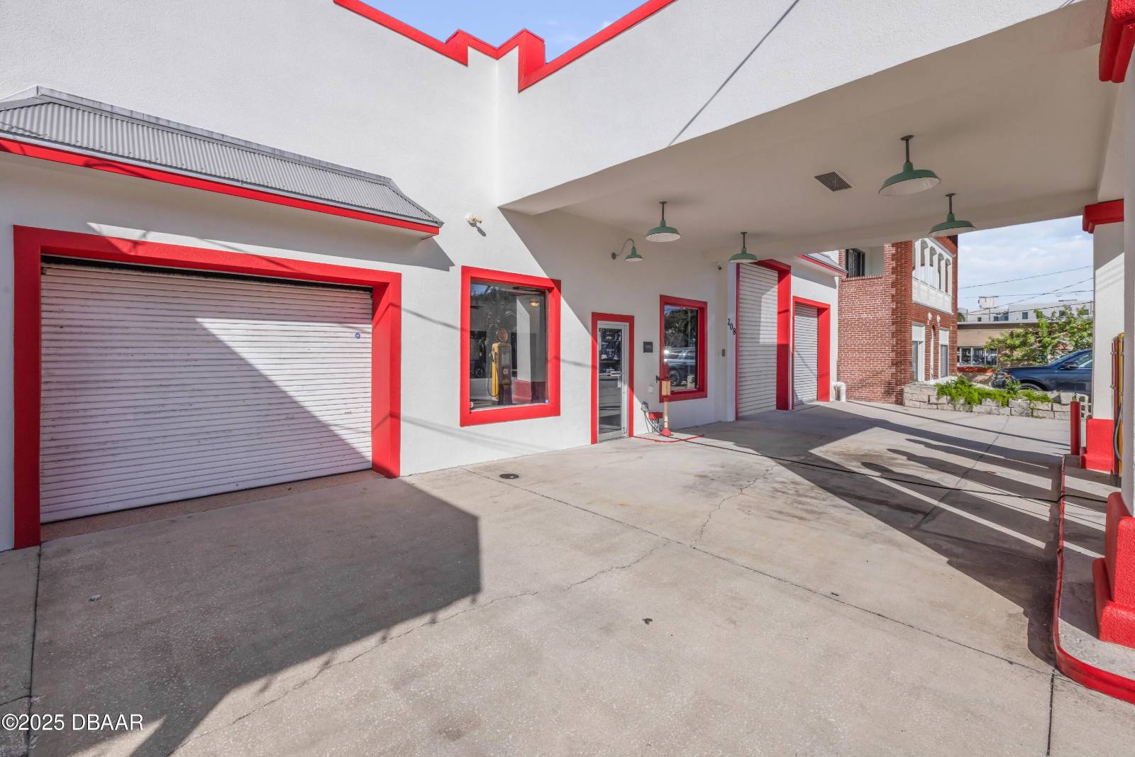 208 MAGNOLIA, New Smyrna Beach, FL 32168