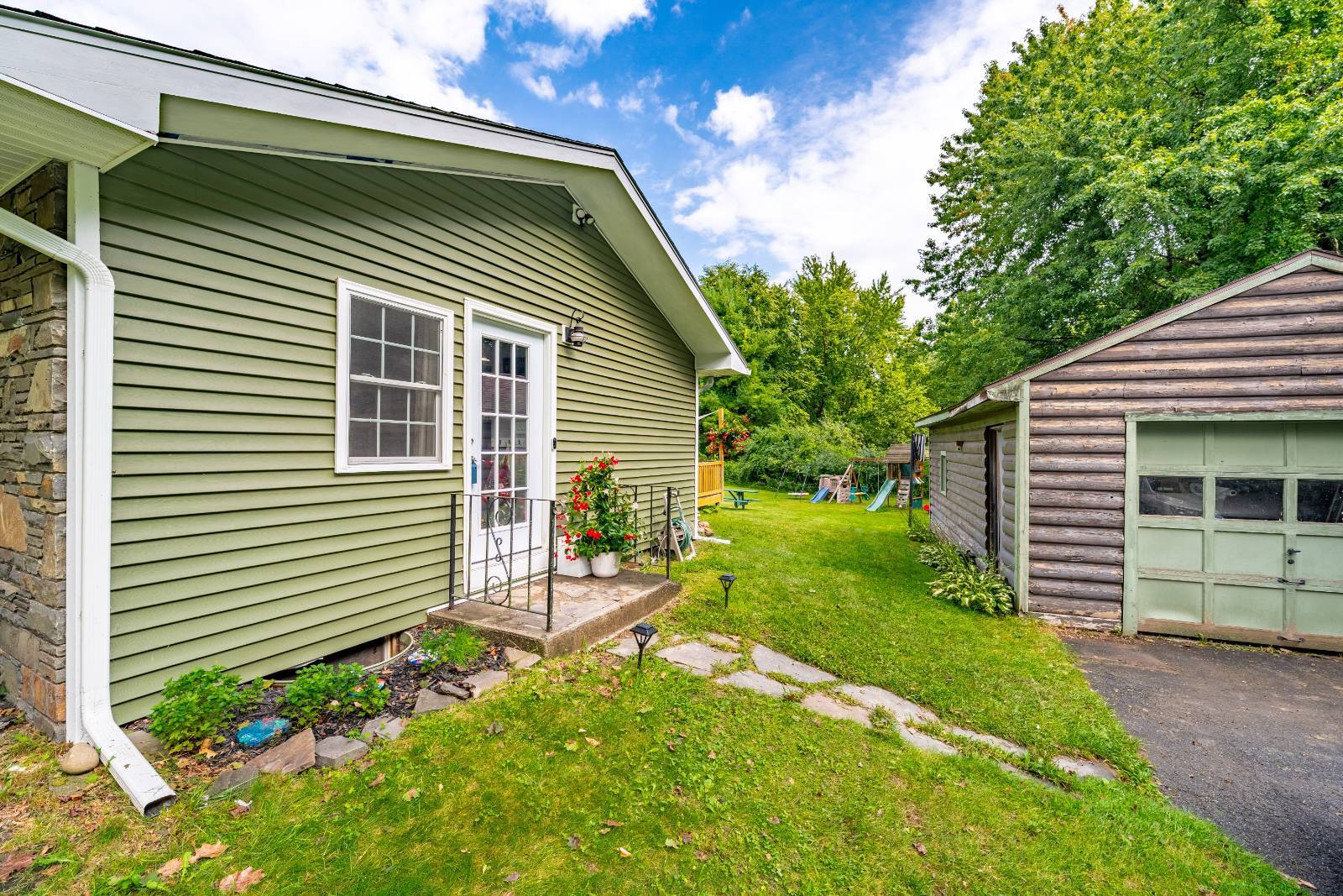 233 Elm Ave East