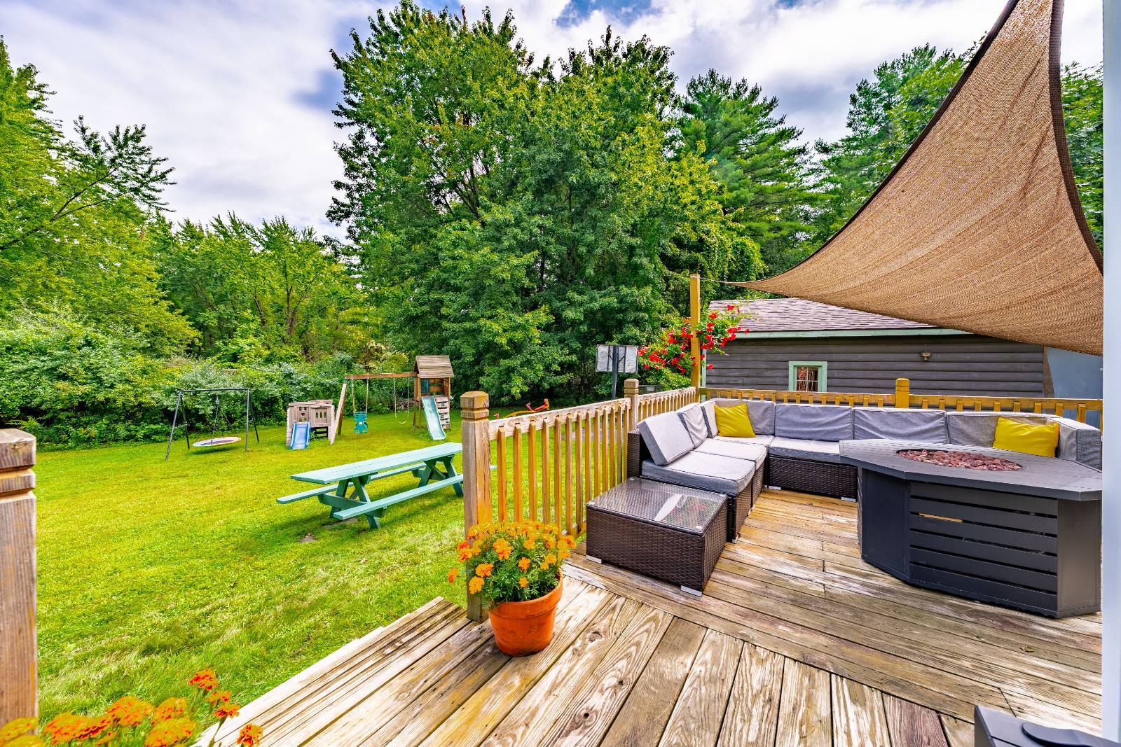 233 Elm Ave East