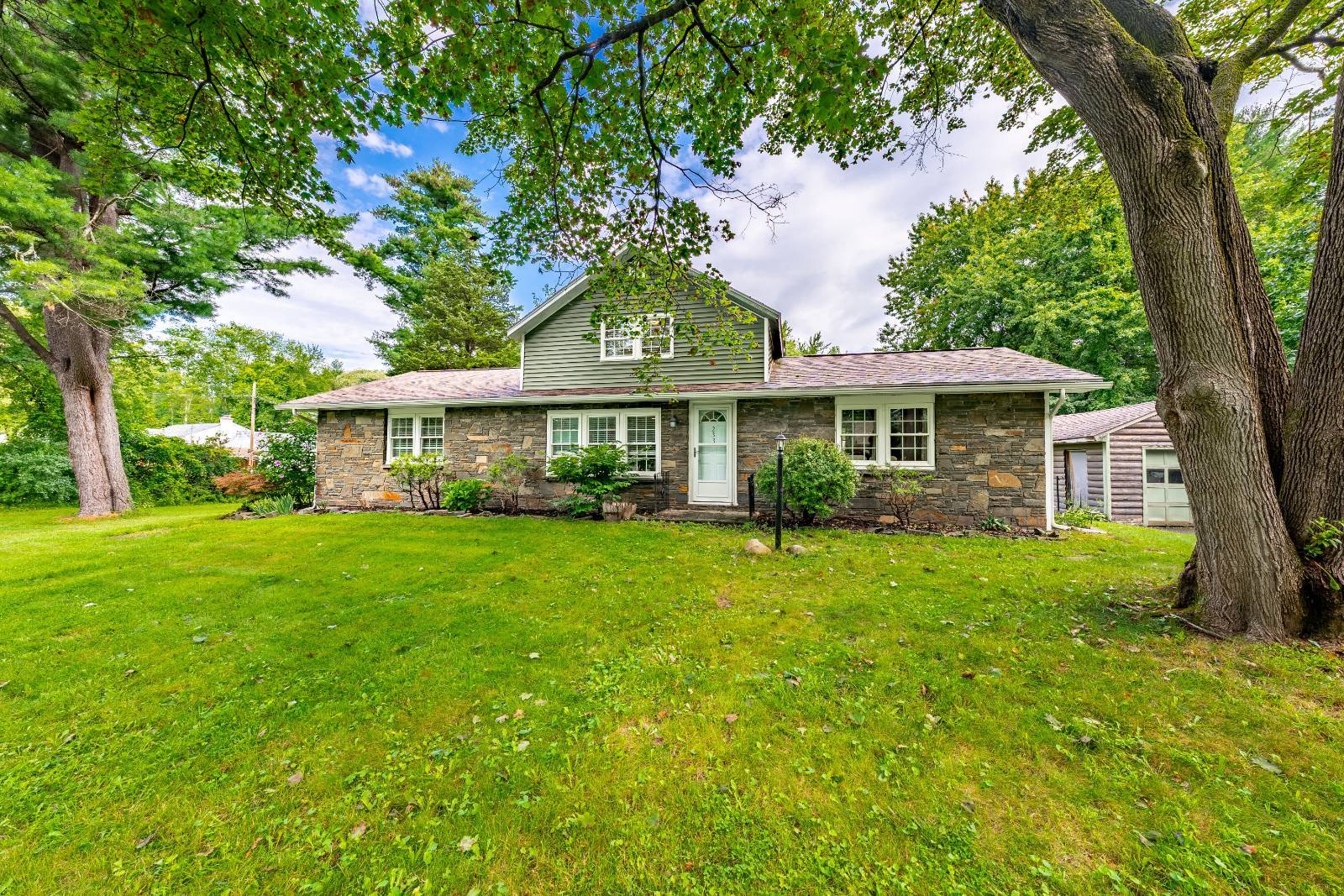 233 Elm Ave East
